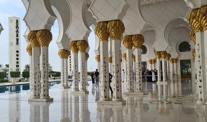 7 DNÍ PERZSKÝM ZÁLIVOM: OD MEGALOMANSKÉHO DUBAJA PO ZÁVOJOM ZAHALENÚ SAUDSKÚ ARÁBIU