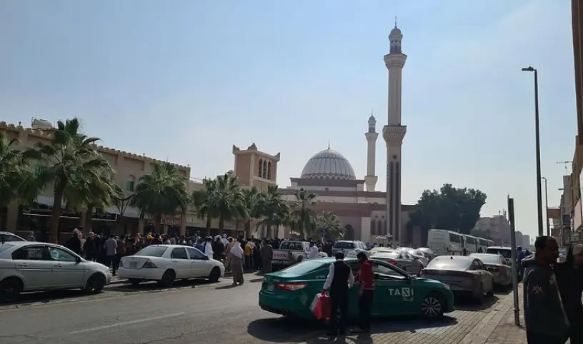 7 DNÍ PERZSKÝM ZÁLIVOM: OD MEGALOMANSKÉHO DUBAJA PO ZÁVOJOM ZAHALENÚ SAUDSKÚ ARÁBIU