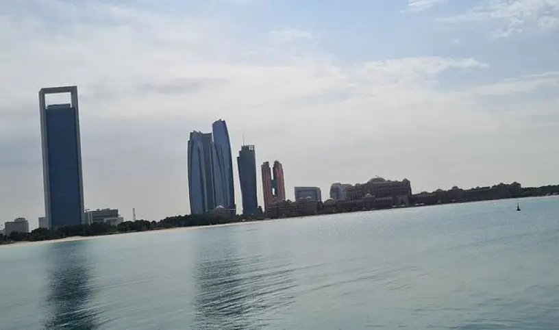 7 DNÍ PERZSKÝM ZÁLIVOM: OD MEGALOMANSKÉHO DUBAJA PO ZÁVOJOM ZAHALENÚ SAUDSKÚ ARÁBIU