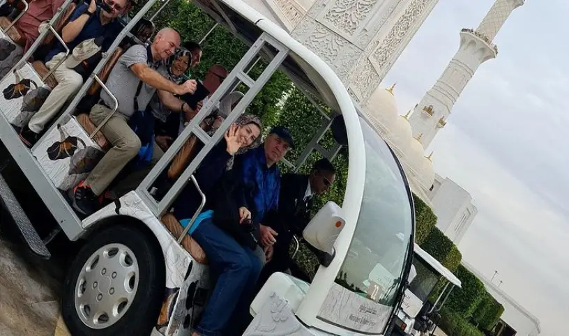 7 DNÍ PERZSKÝM ZÁLIVOM: OD MEGALOMANSKÉHO DUBAJA PO ZÁVOJOM ZAHALENÚ SAUDSKÚ ARÁBIU