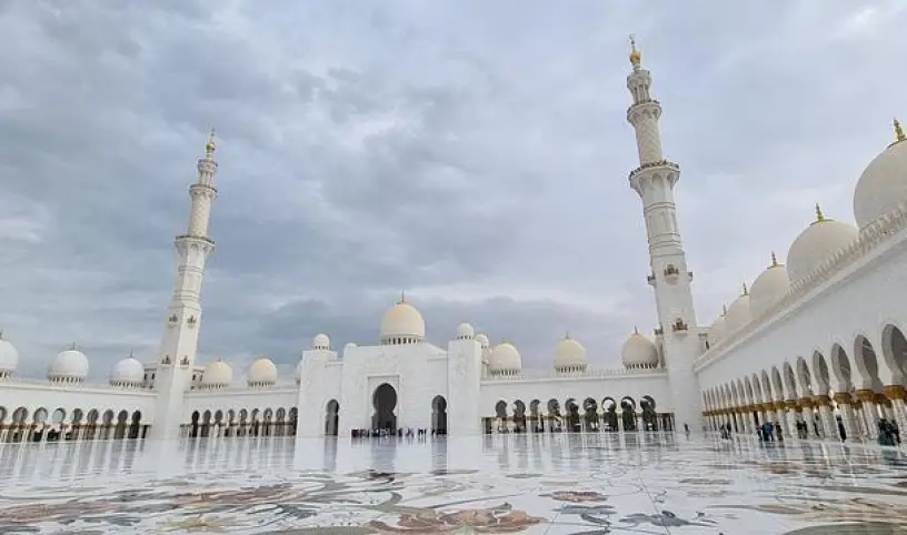 7 DNÍ PERZSKÝM ZÁLIVOM: OD MEGALOMANSKÉHO DUBAJA PO ZÁVOJOM ZAHALENÚ SAUDSKÚ ARÁBIU