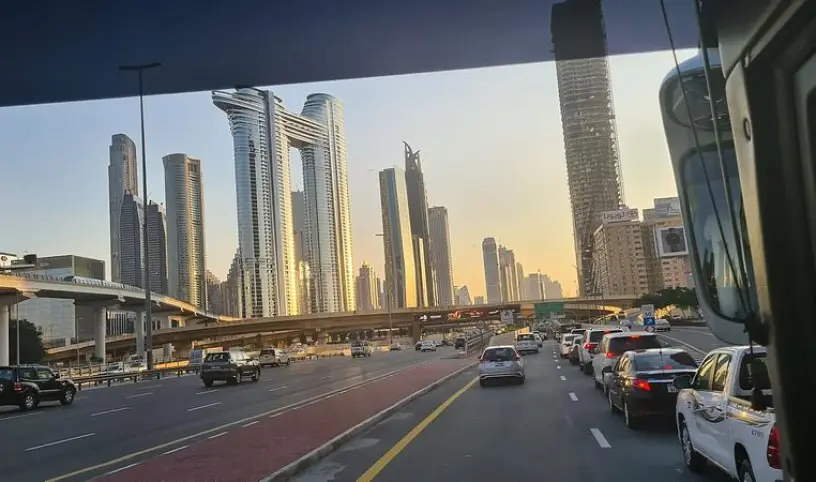 7 DNÍ PERZSKÝM ZÁLIVOM: OD MEGALOMANSKÉHO DUBAJA PO ZÁVOJOM ZAHALENÚ SAUDSKÚ ARÁBIU