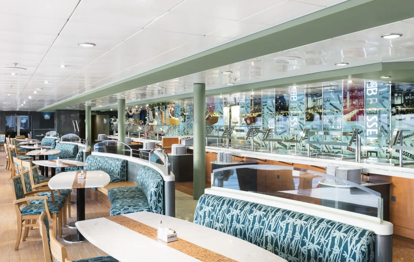 ax_la-brasserie-buffet-restaurant-(4).jpg