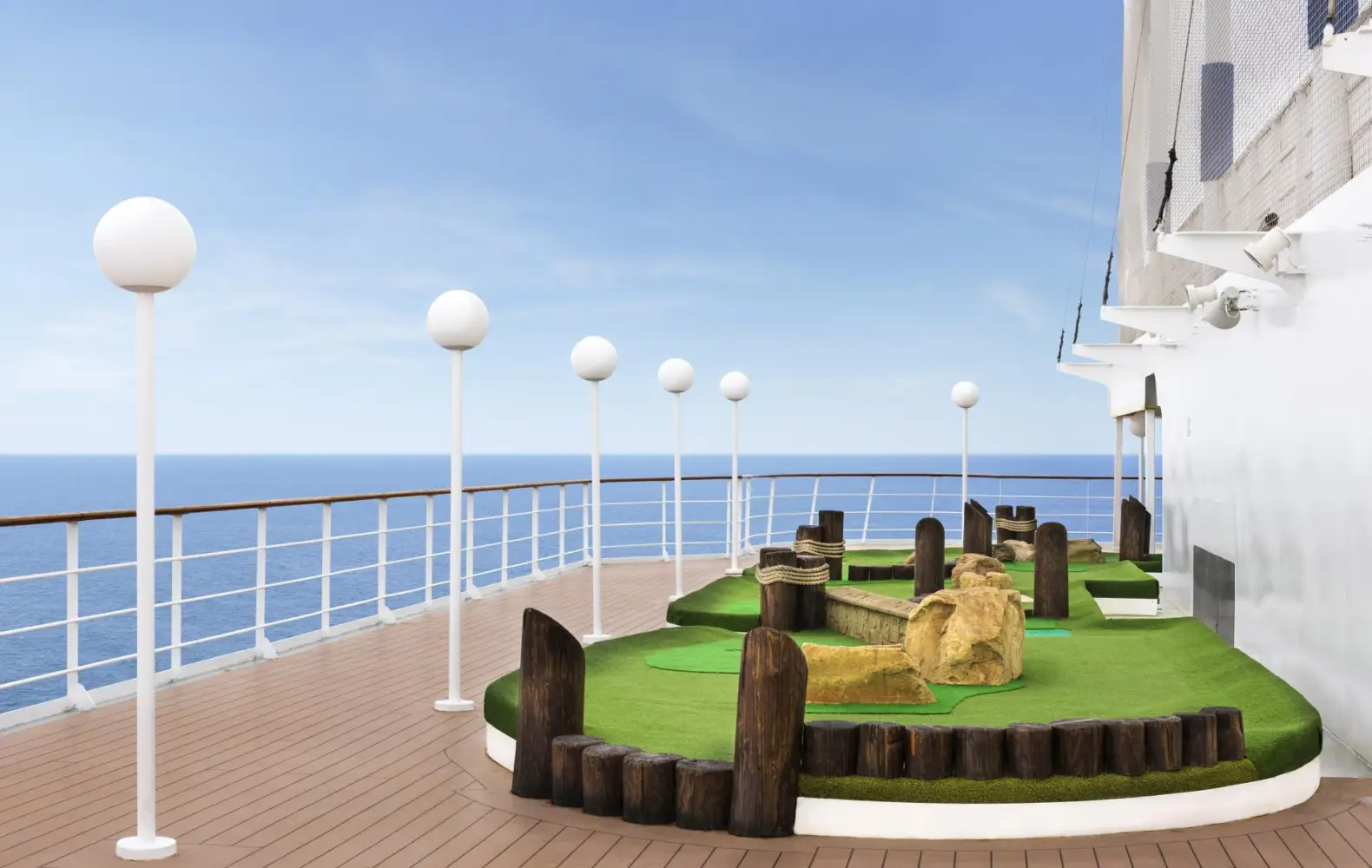ax_minigolf-(1).jpg