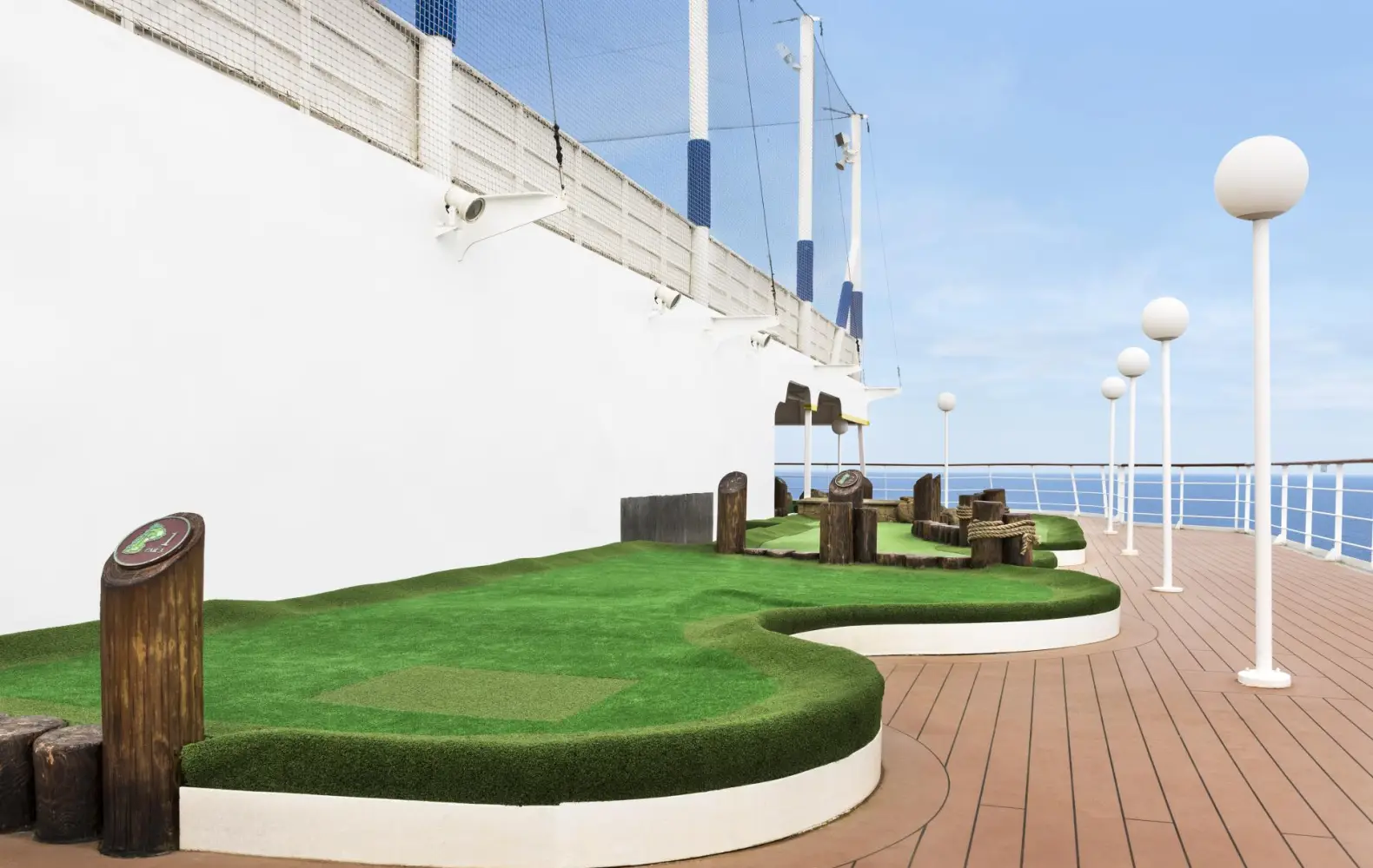 ax_minigolf-(2).jpg