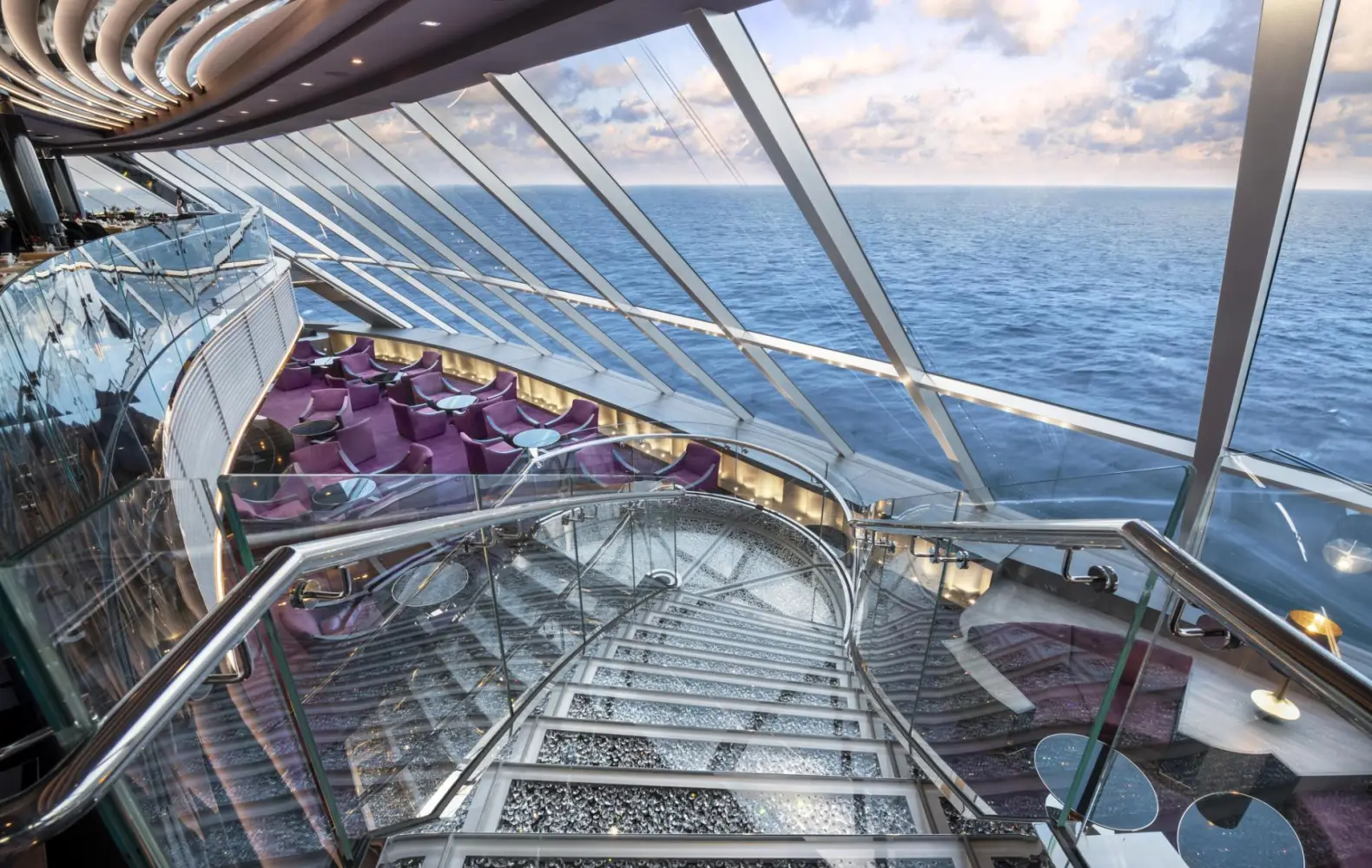 be_16_top-sail-lounge-(2).jpg