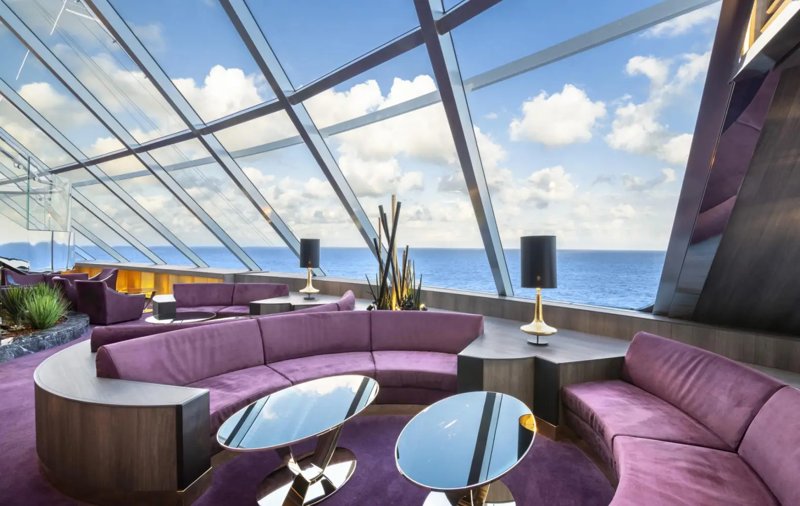 be_16_top-sail-lounge-(4).jpg