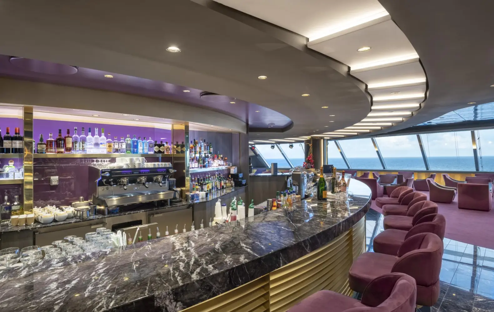 be_16_top-sail-lounge-(5).jpg