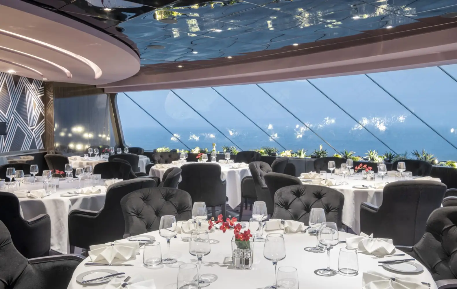 be_18_msc-yacht-club-restaurant-(1).jpg