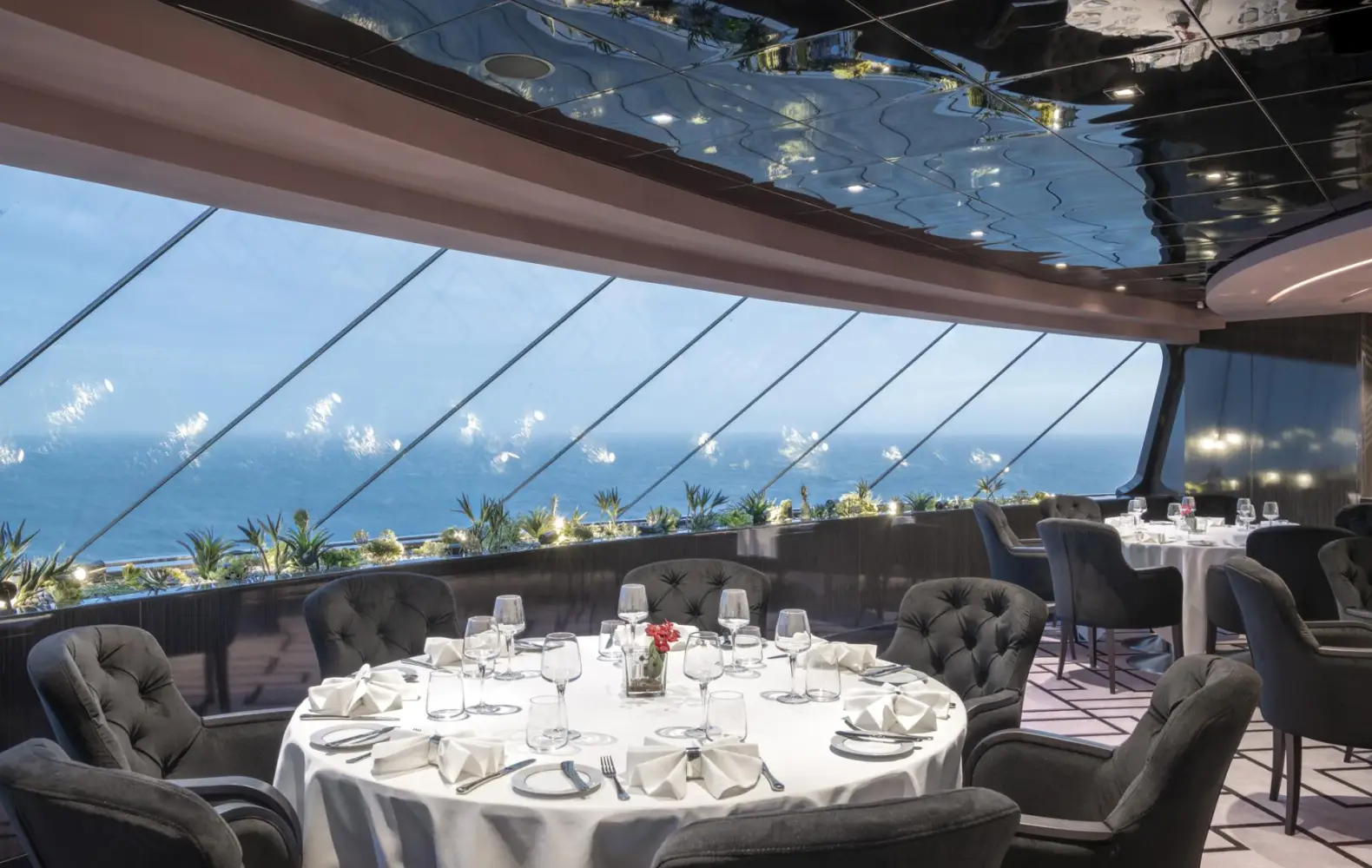 be_18_msc-yacht-club-restaurant-(2).jpg
