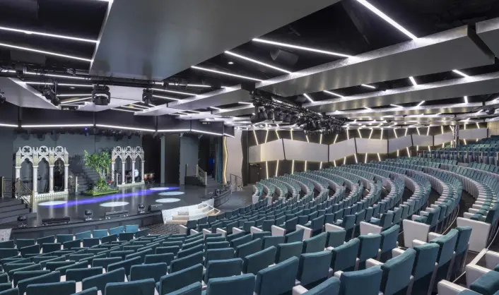 be_05-06_london-theatre-(1).jpg