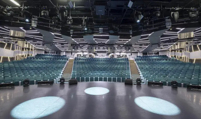 be_05-06_london-theatre-(2).jpg