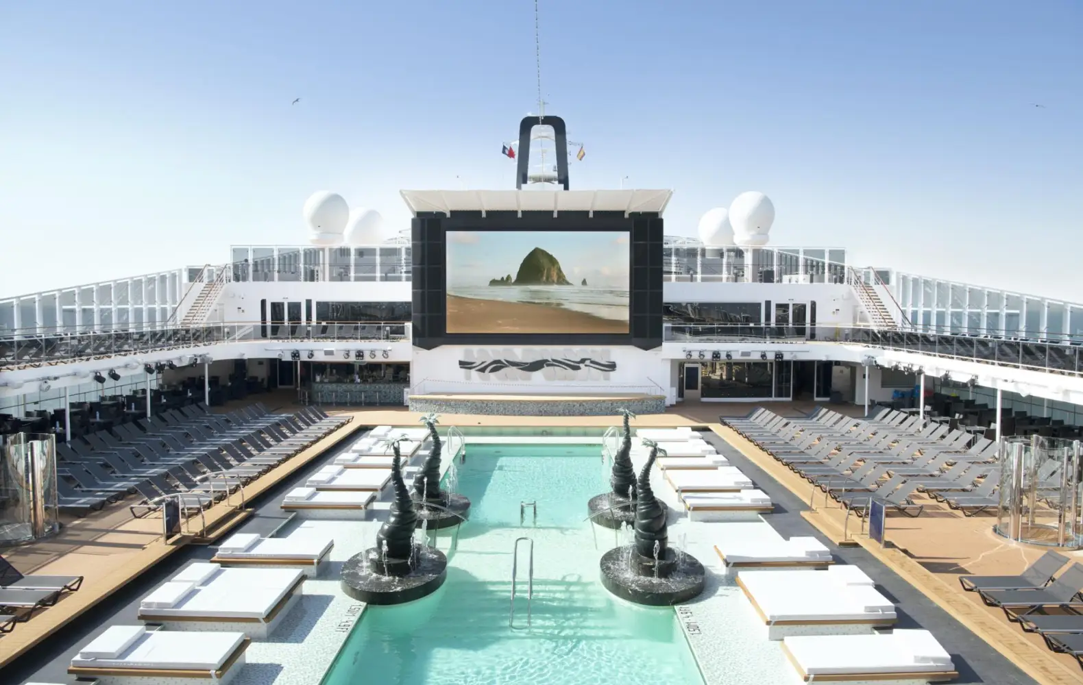 be_15_atmosphere-pool-(3).jpg
