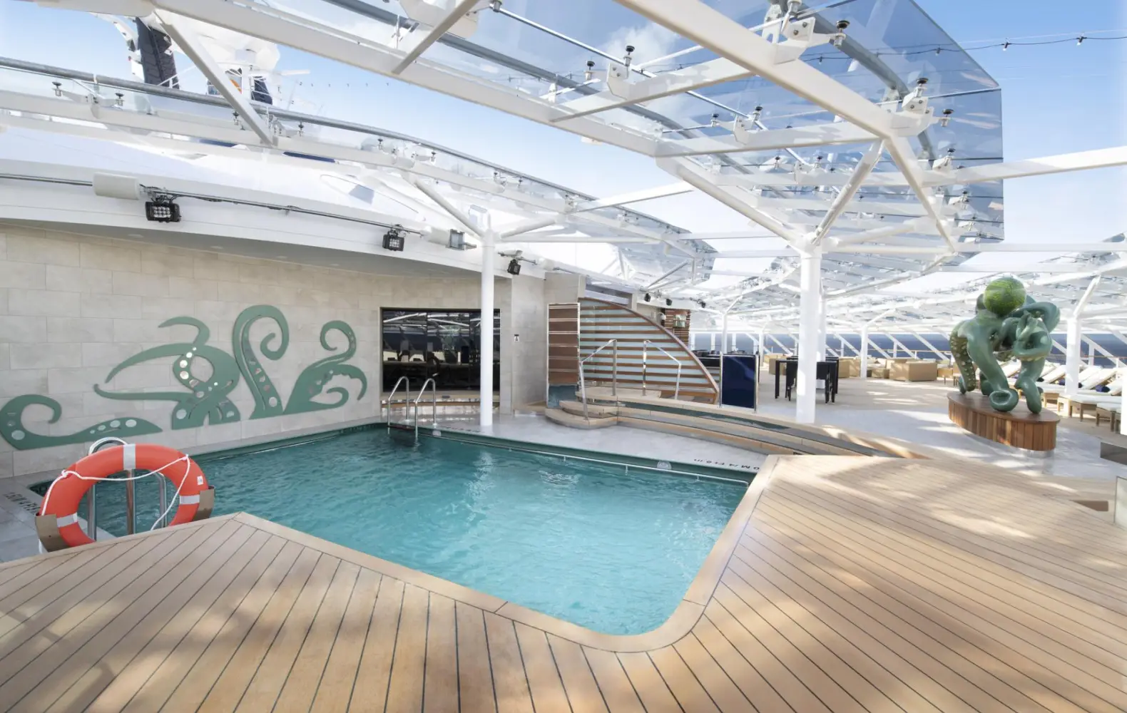 be_19_msc-yacht-club-pool-(2).jpg
