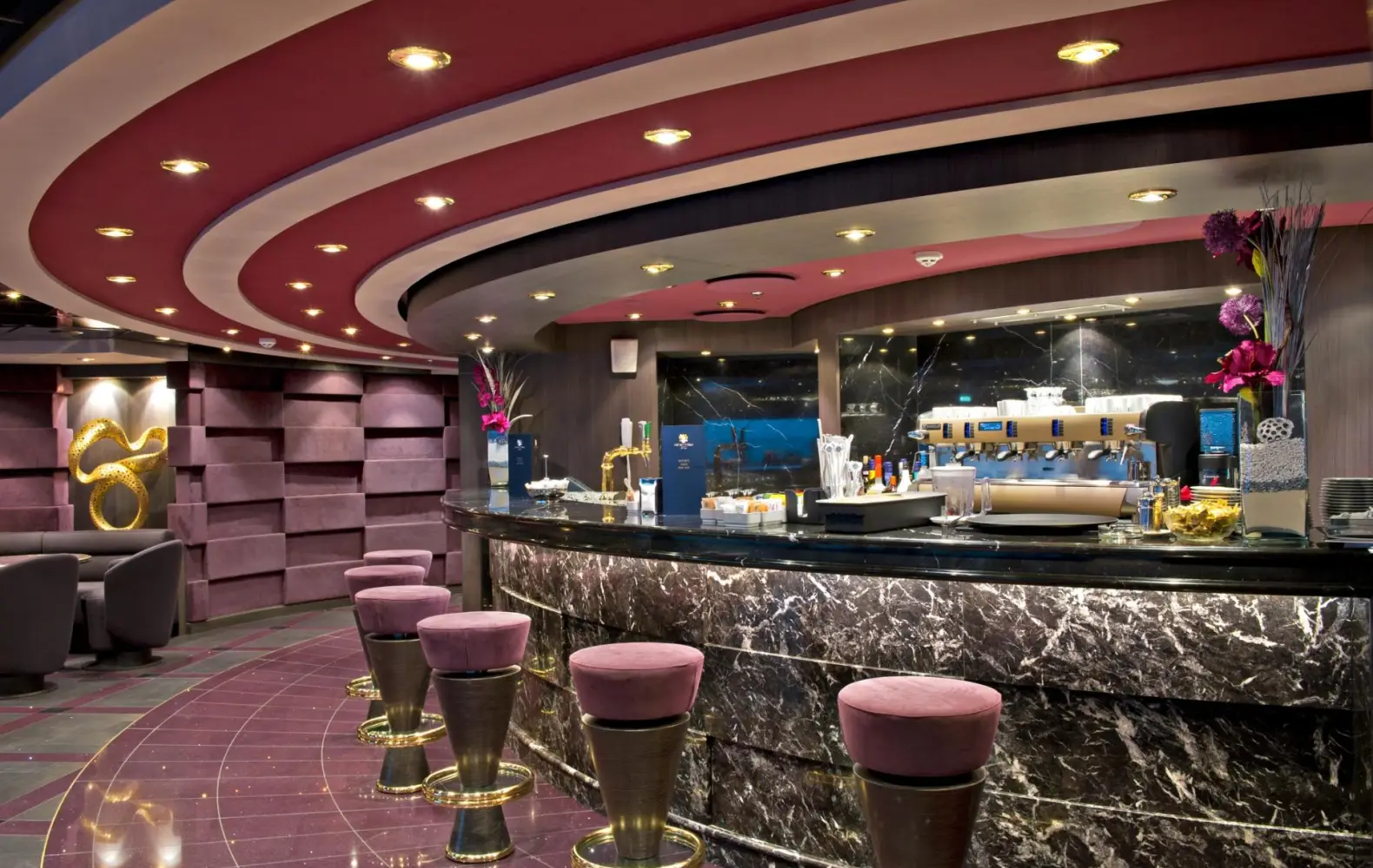 di_15_top-sail-lounge-(3).jpg