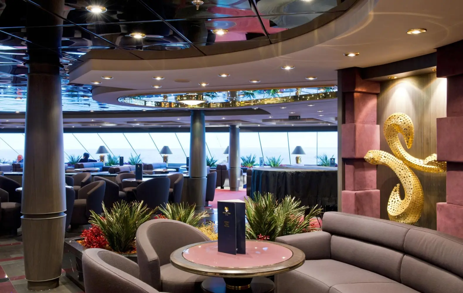 di_15_top-sail-lounge-(4).jpg