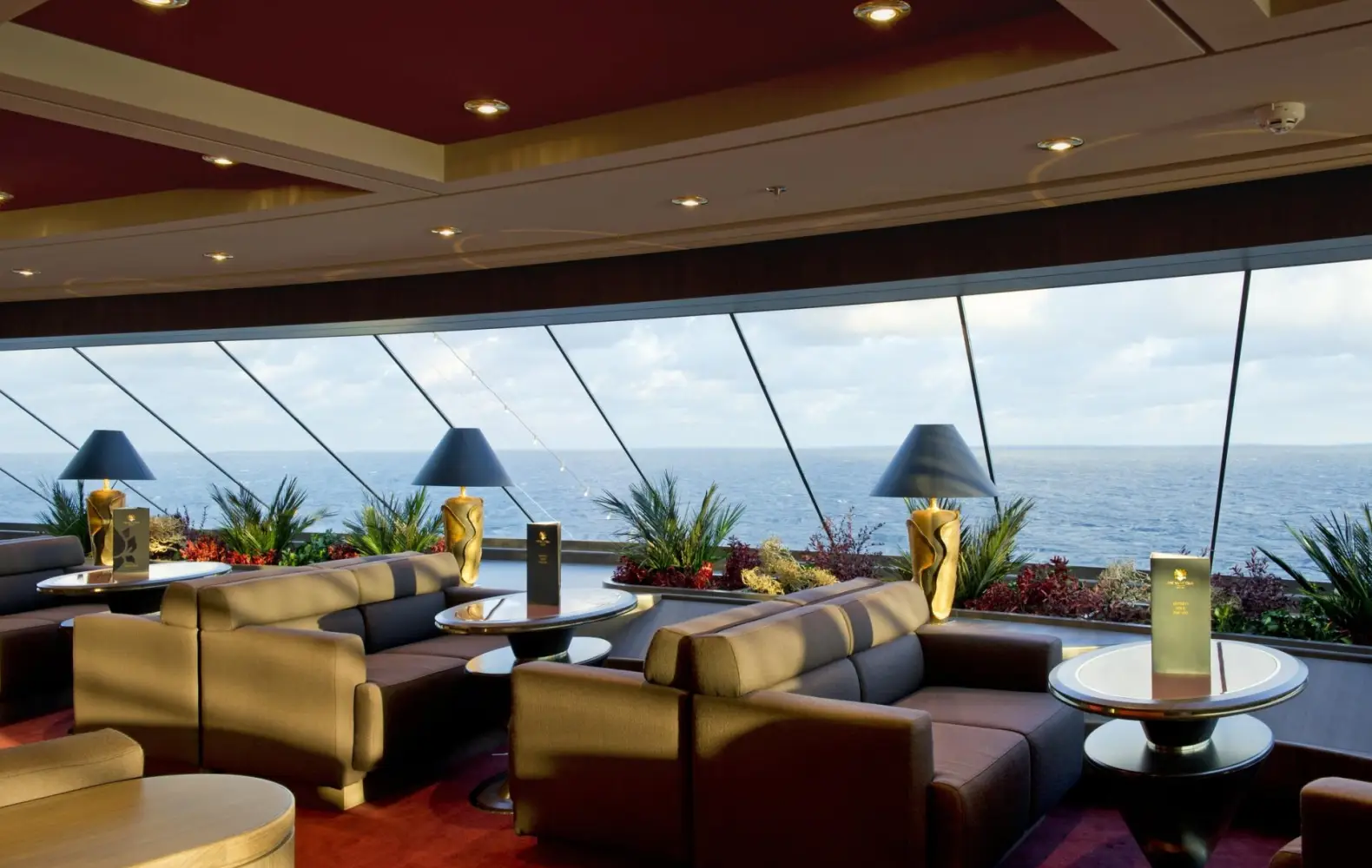 di_15_top-sail-lounge-(7).jpg