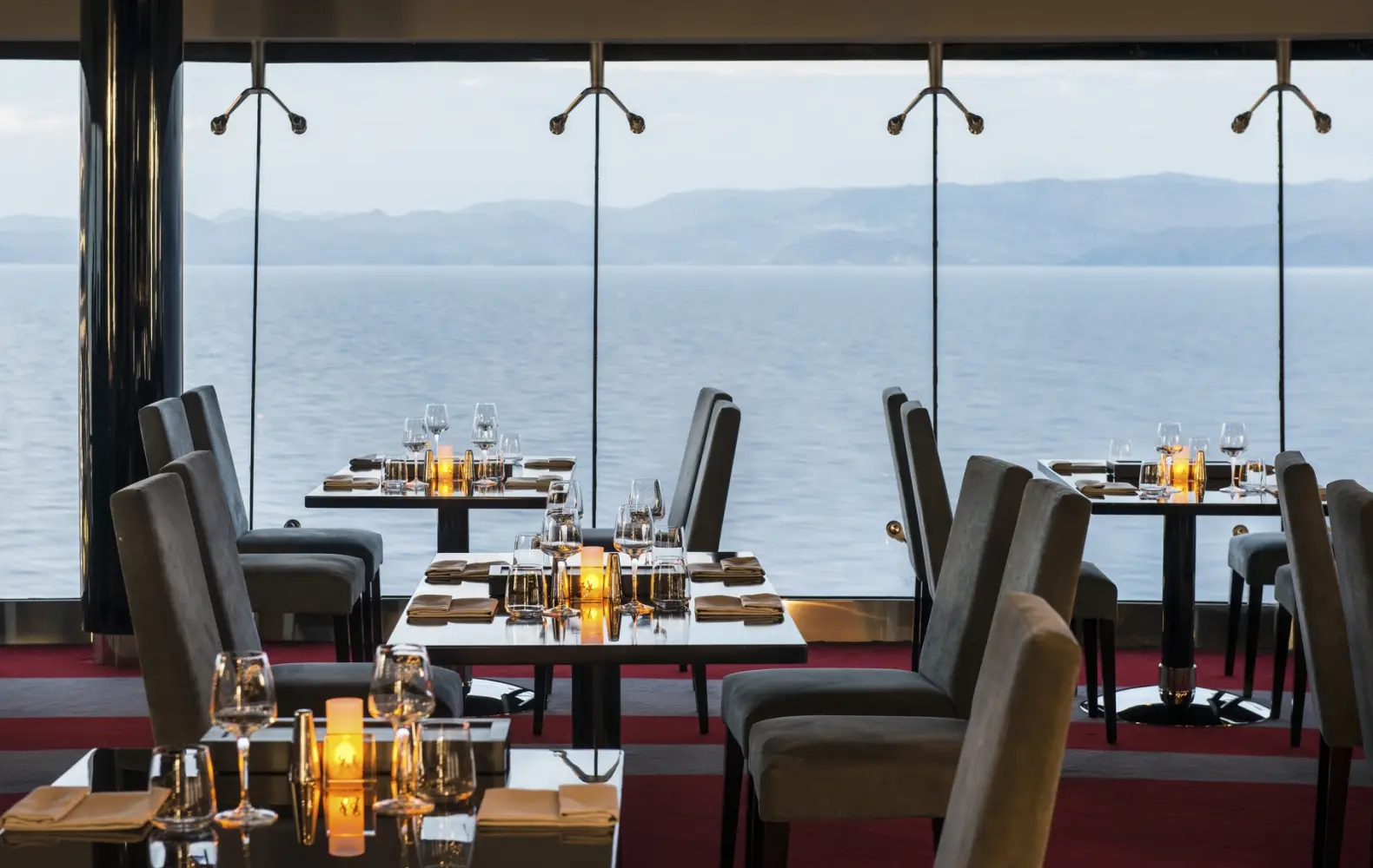 di_16_galaxy-restaurant-(6).jpg