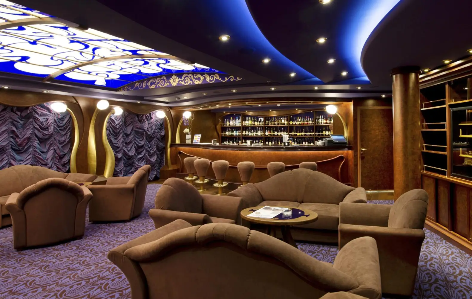di_06_the-cigar-lounge-(1).jpg