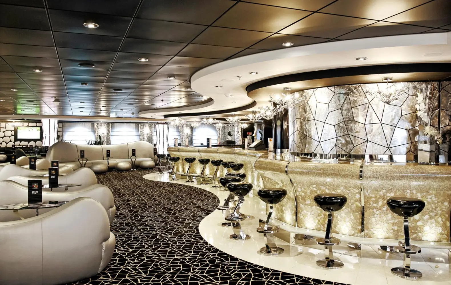 di_07_black-and-white-lounge-(1).jpg
