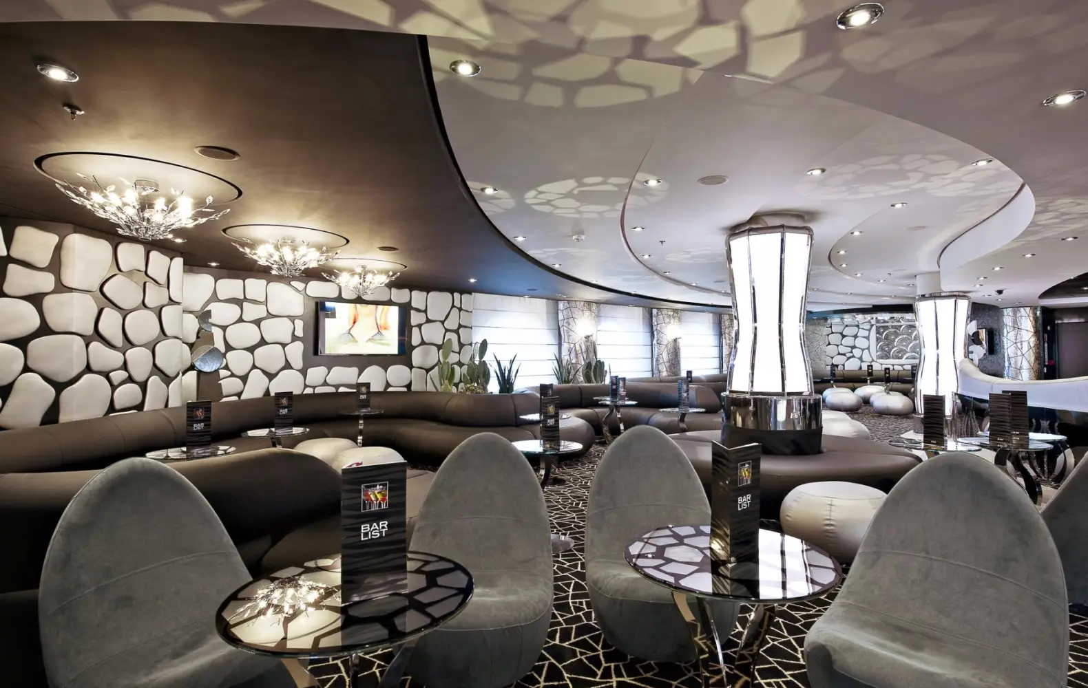 di_07_black-and-white-lounge-(5).jpg