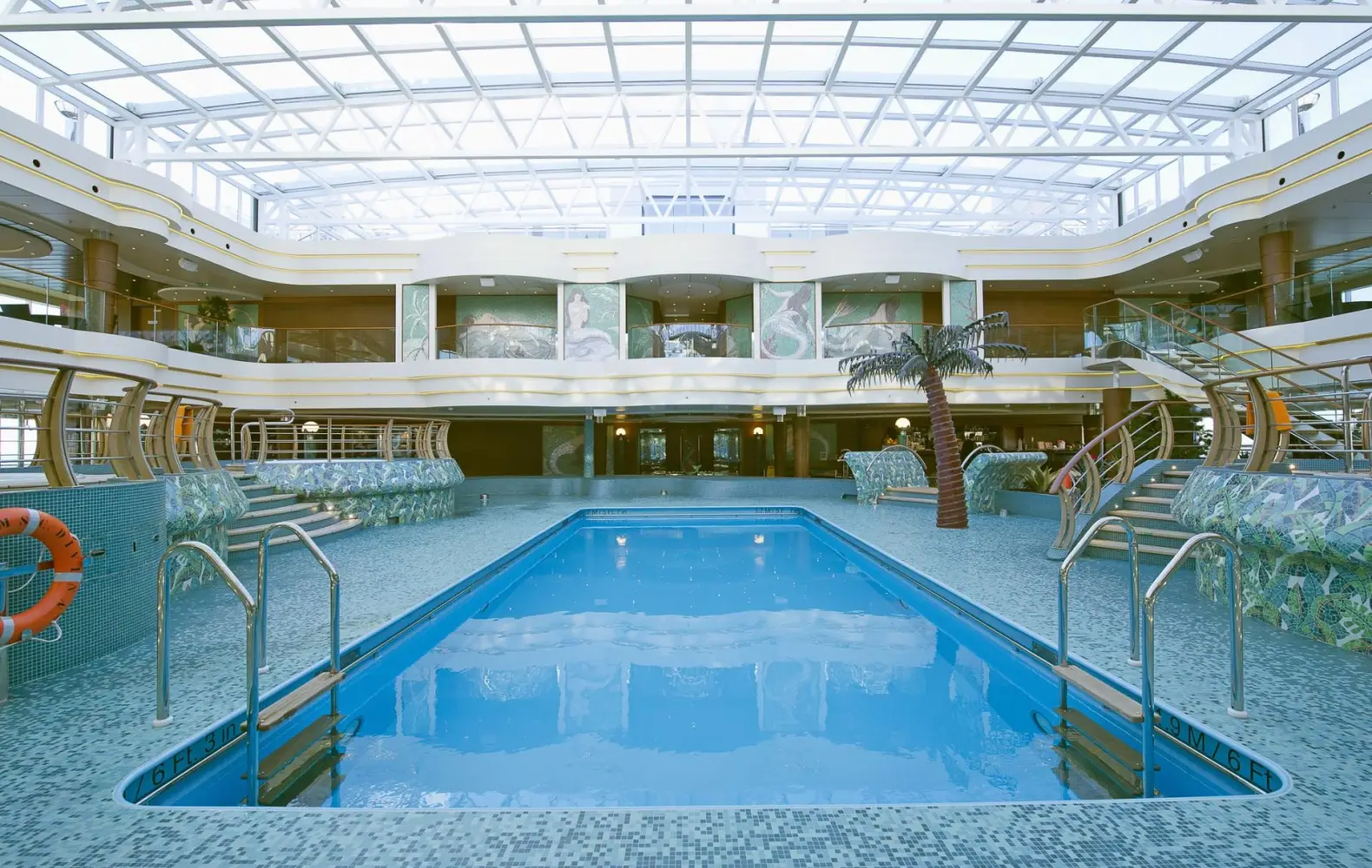 di_14_le-sirene-covered-pool-(5).jpg