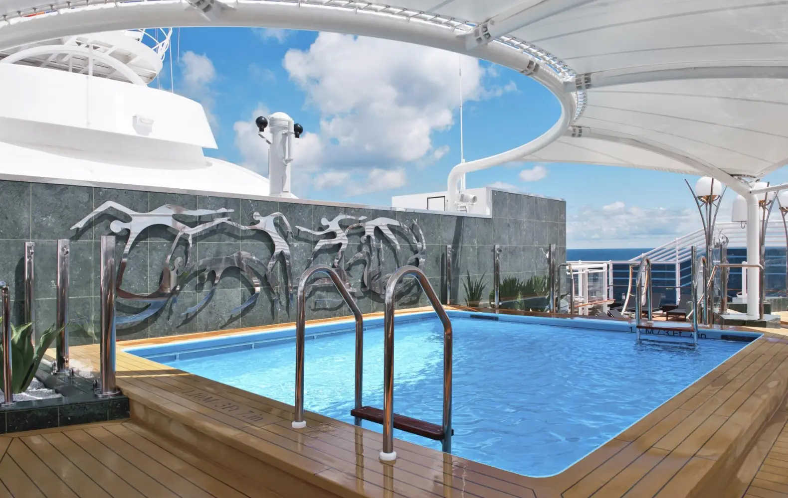 di_18_the-one-pool-(1).jpg