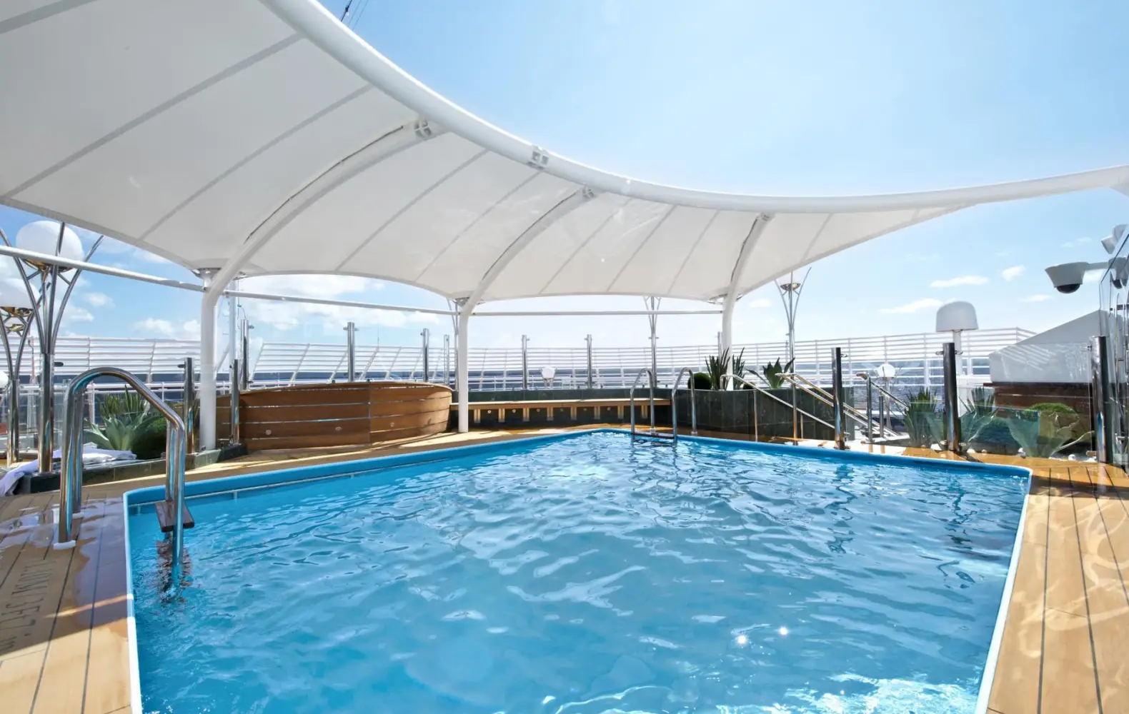 di_18_the-one-pool-(2).jpg