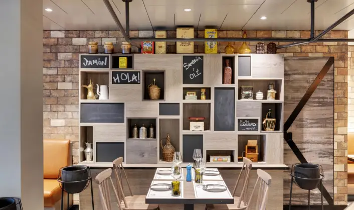gr_06_hola!-tapas-bar-(1).jpg