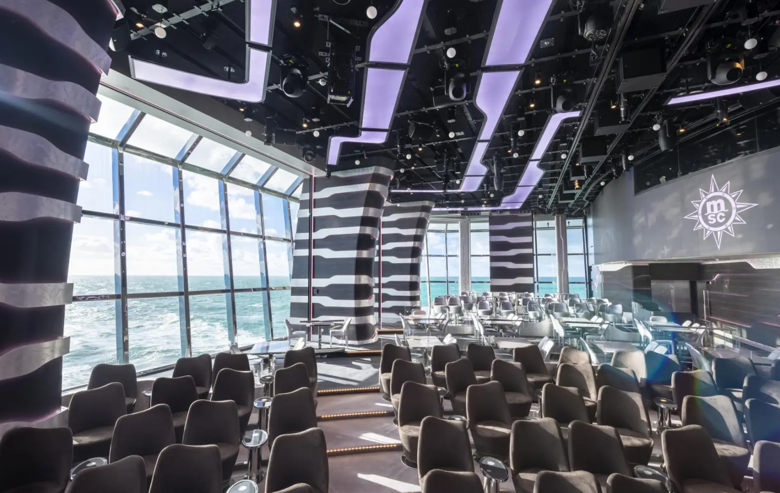 gr_07_carousel-lounge-(1).jpg