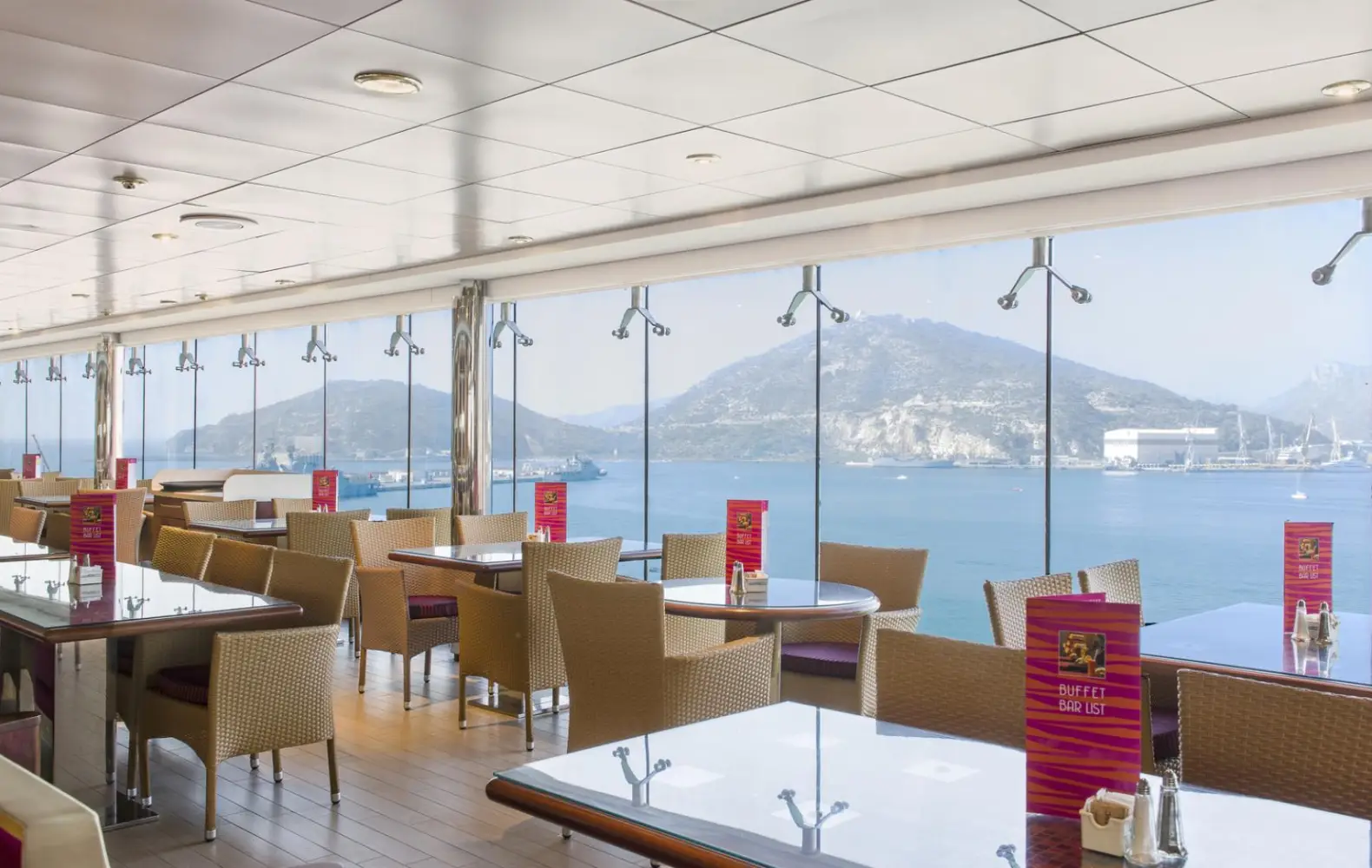 lx_11_le-bistrot-buffet-(3).jpg