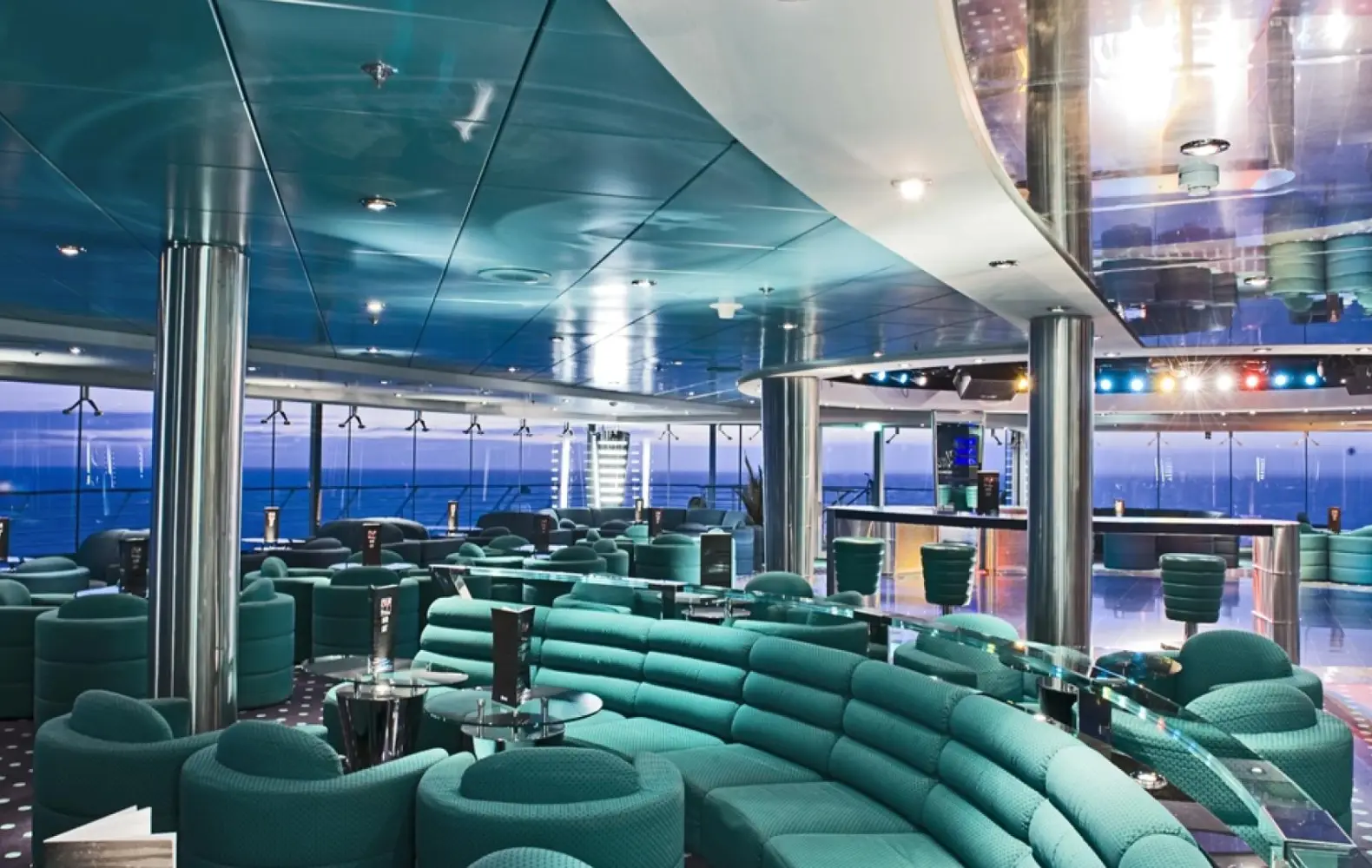 lx_12_the-blue-club-disco-(2).jpg