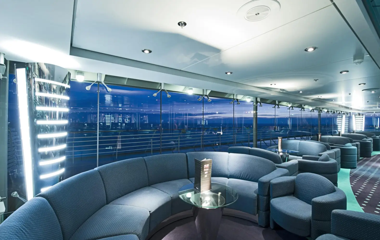 lx_12_the-blue-club-disco-(5).jpg