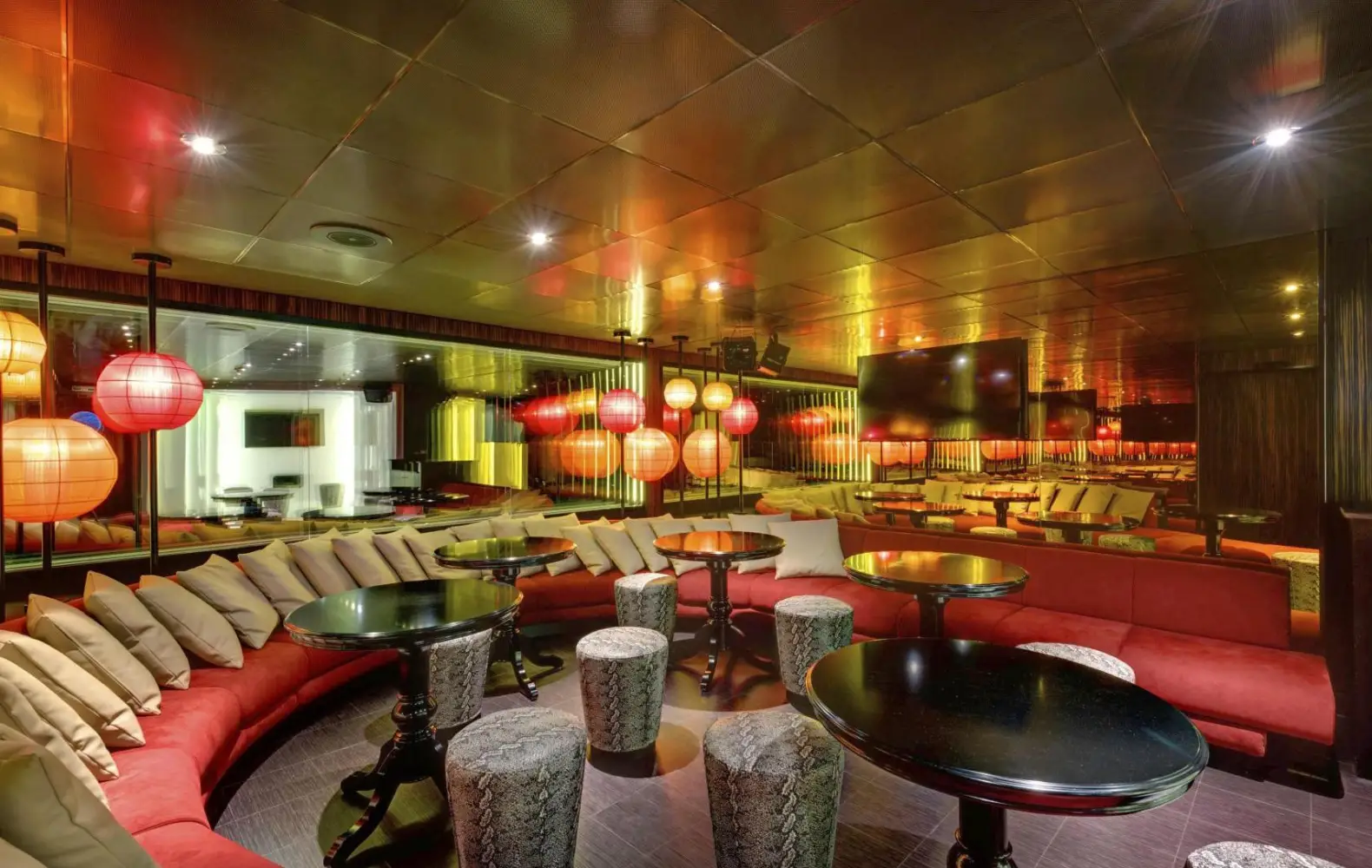 lx_12_young-and-teen-club---karaoke-(1).jpg