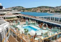 ma_13_le-grand-bleu-pool-area-(1).jpg