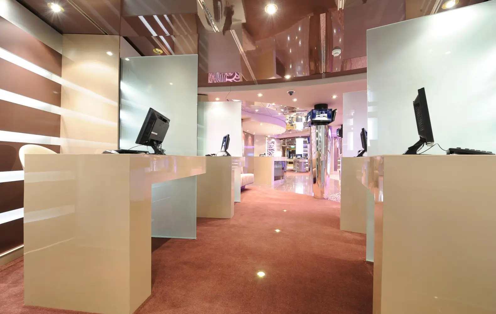 ma_07_cyber-cafe-(3).jpg