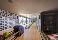 me_16_bowling.jpg
