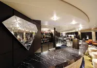 mu_06_the-diamond-bar-(3).jpg