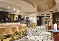 mu_06_the-golden-bar-(1).jpg