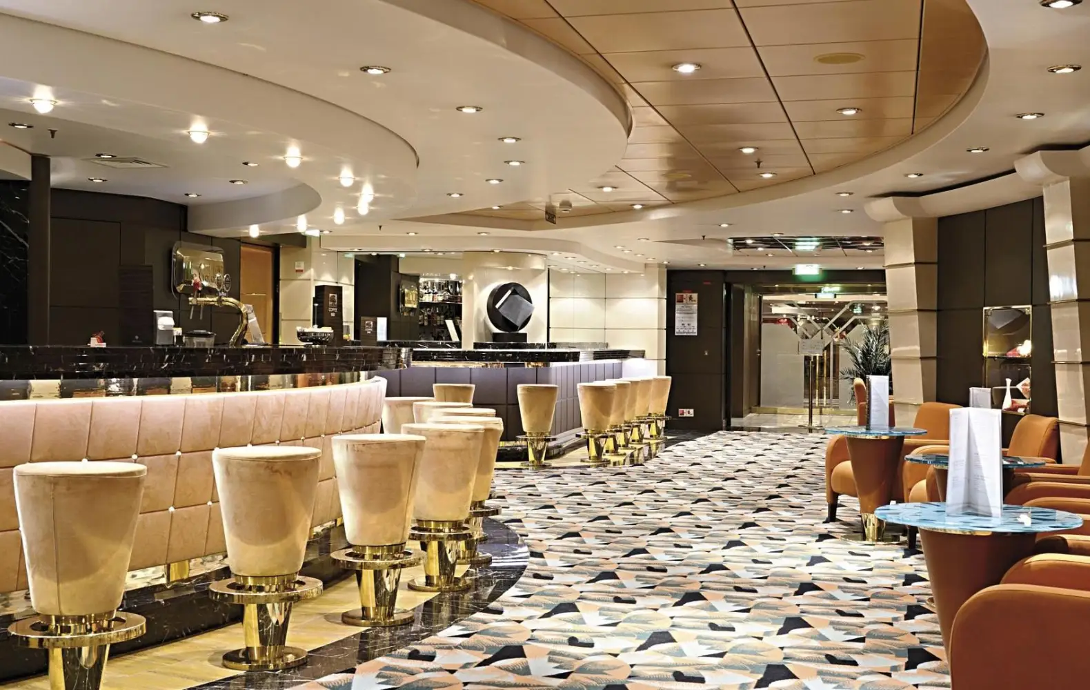 mu_06_the-golden-bar-(1).jpg