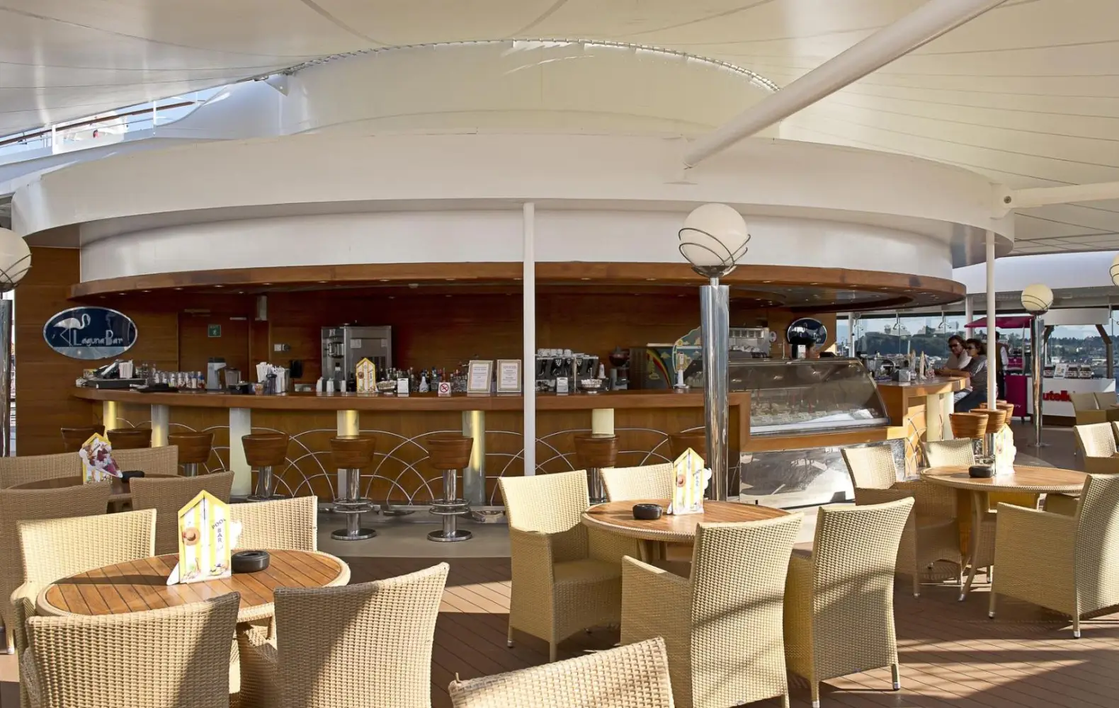 mu_13_laguna-bar-(2).jpg