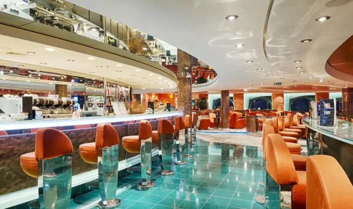 mu_07_crystal-lounge-(1).jpg