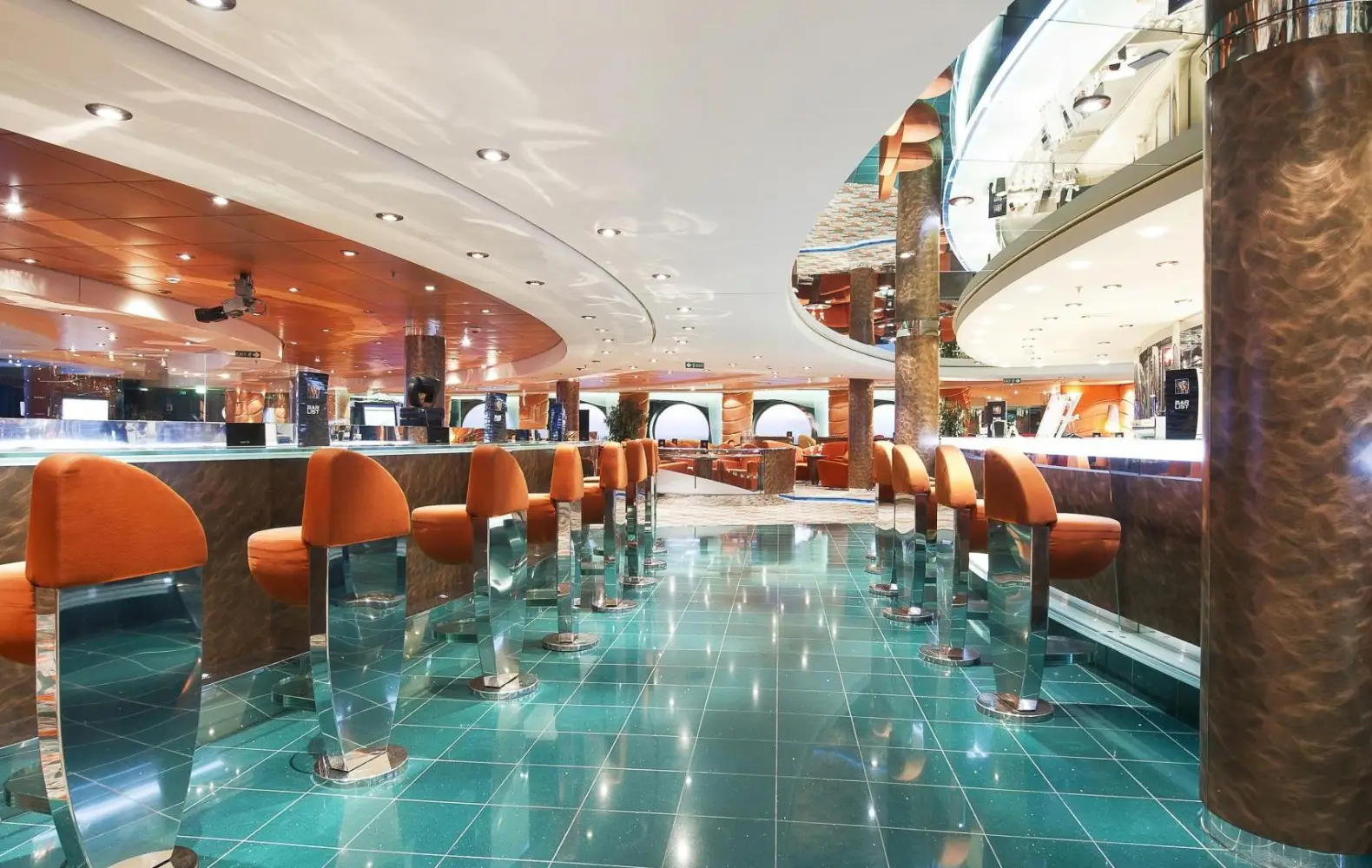 mu_07_crystal-lounge-(3).jpg