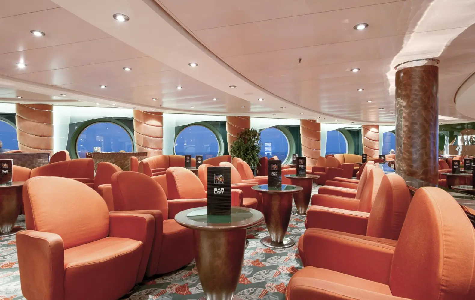 mu_07_crystal-lounge-(5).jpg