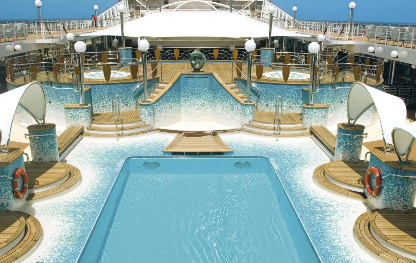 mu_13_la-spiagga-pool-area-(1).jpg