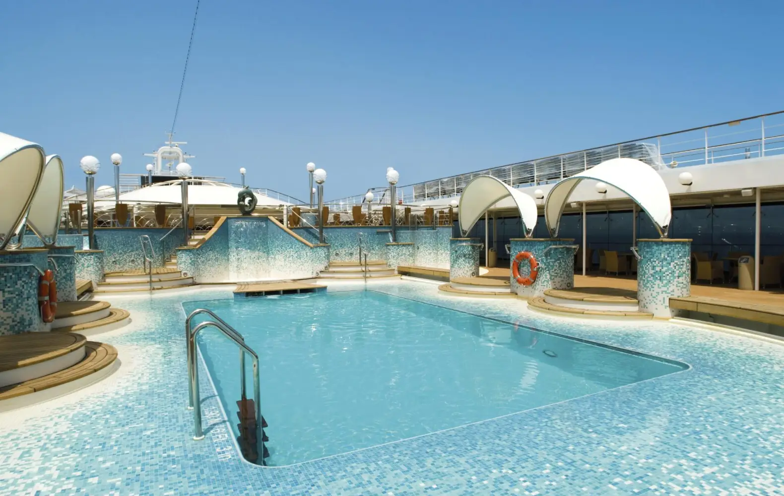 mu_13_la-spiagga-pool-area-(3).jpg