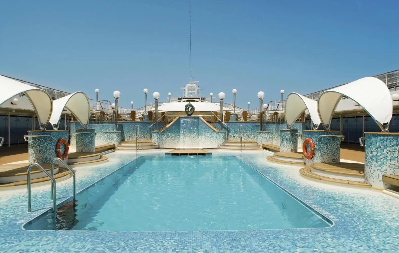 mu_13_la-spiagga-pool-area-(4).jpg