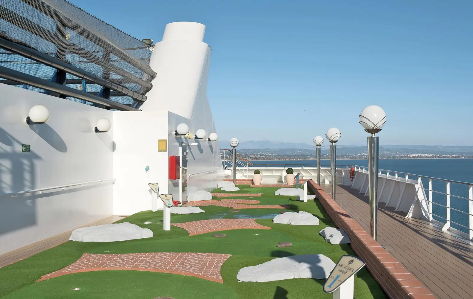 mu_15_minigolf-(1).jpg