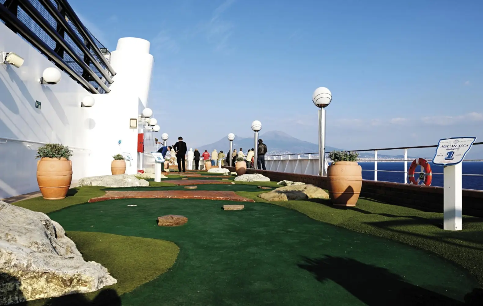 mu_15_minigolf-(2).jpg