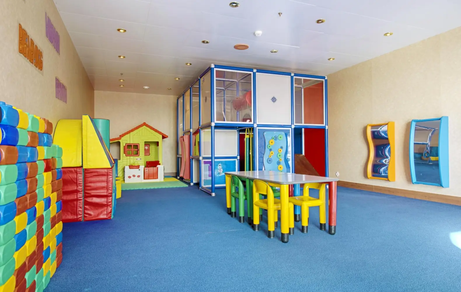 mu_14_mini-club-(2).jpg